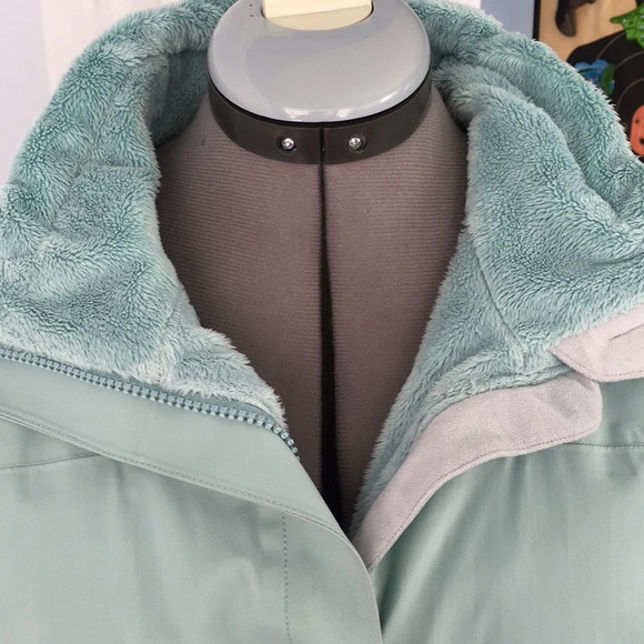 Mountain Hardwear Women’s Conduit Jacket - Picture 3 of 7